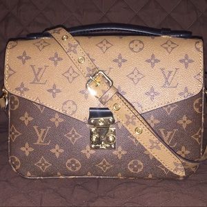 LV Louis Vuitton Pochette Métis